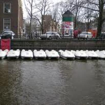 Rent a pedalo in Amsterdam